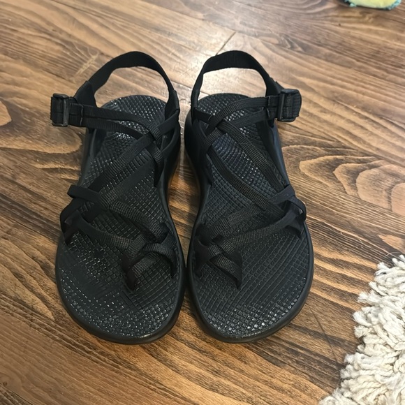 Black Toe Strap Chacos - Picture 1 of 2